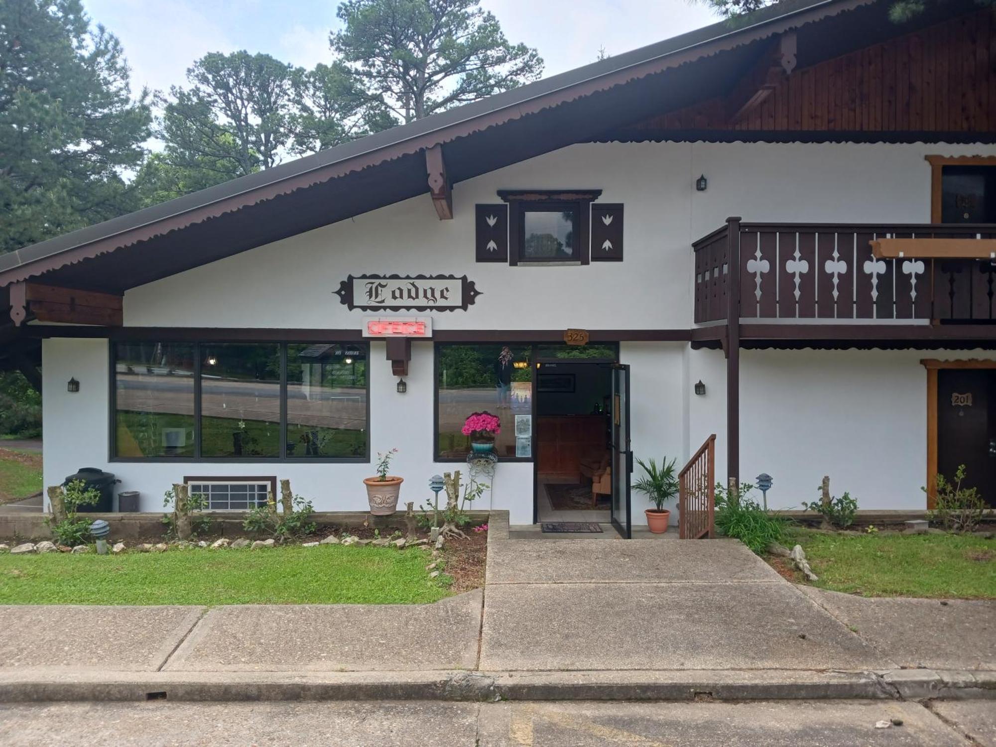 Bavarian Inn Motel & Restaurant Eureka Springs Exterior photo